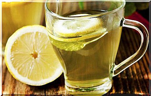 Natural remedies for bloating with lemon