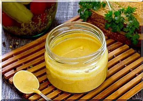 Jar with natural vinaigrette