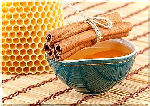 Remedies for nails embodied with honey