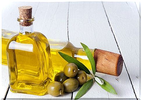 Natural remedies for dry hands with olive oil