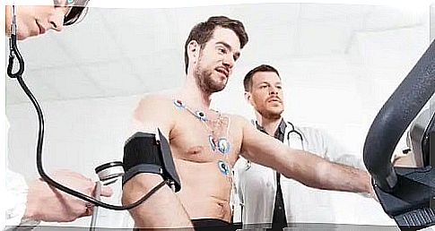 Patient undergoing cardiac exercise test