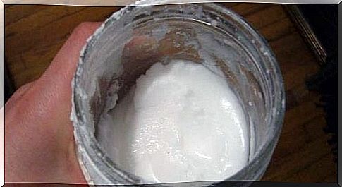 Hair treatment with aspirin added to the shampoo