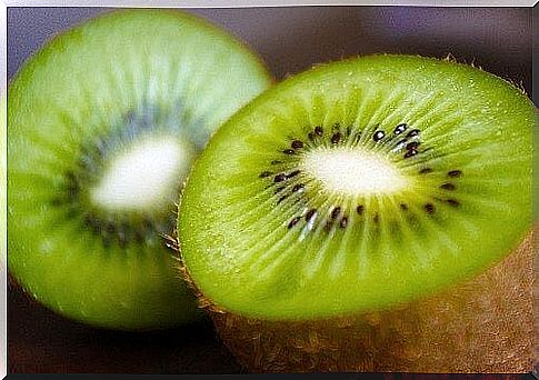 Kiwi as an ingredient in a green smoothei for weight loss