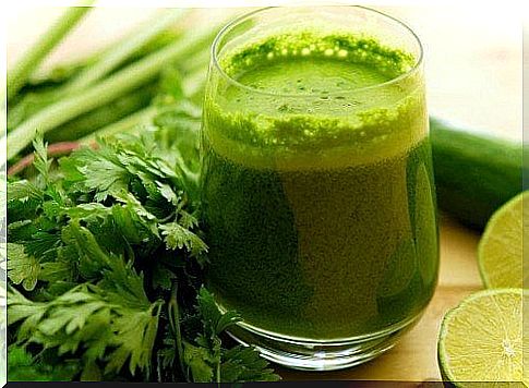 A green parsley smoothie helps you lose weight