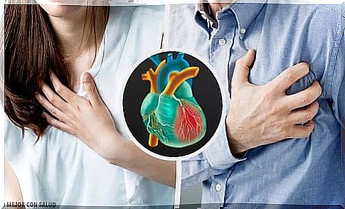 Symptoms of a heart attack in women and men