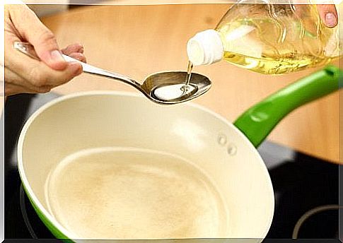 Sticking food to the pan can be prevented with the right utensils