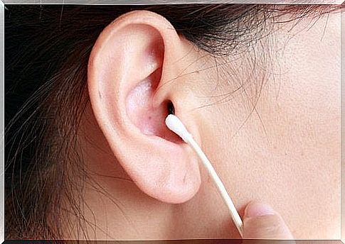 Cotton swabs are not always useful for removing earwax