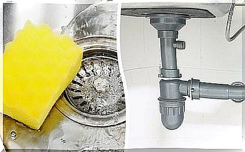 How to remove the smell from the drain pipes