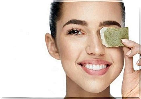 Girl using tea bags for dark circles