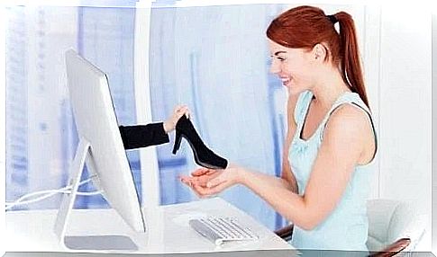 Woman shopping online