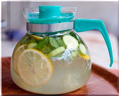 A drink with ginger and lemon that fights bloating