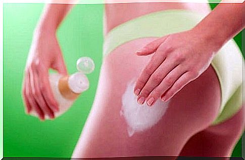 Massage to remove cellulite from the thighs and buttocks