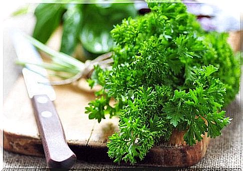 Parsley reduces blemishes on the face