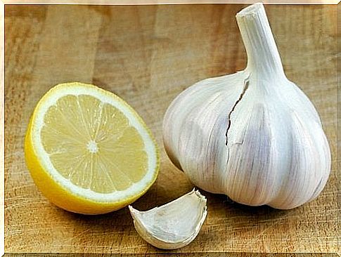 Natural remedies for abdominal distension prepared with garlic