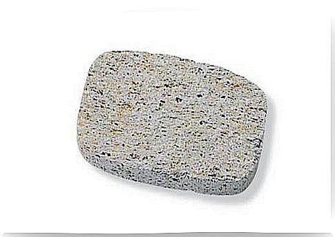 Pumice stone for wefts