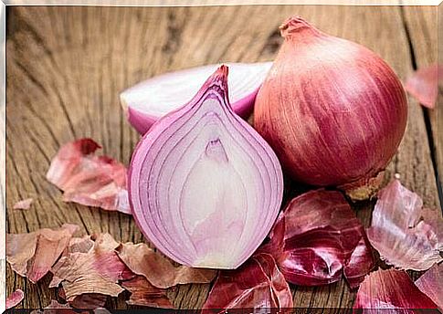 Onions can treat coughs and allergies