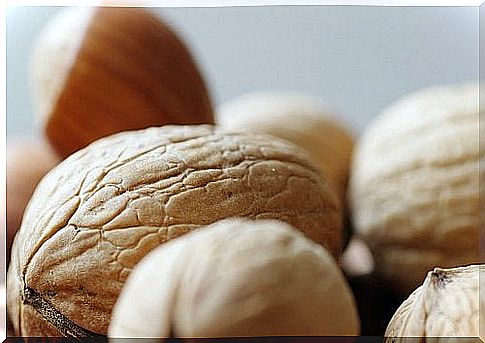 Eating nuts removes skin left on the arms