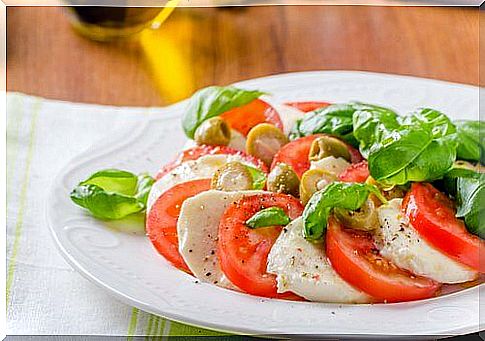 Tasty and healthy salad with tomatoes and mozzarella