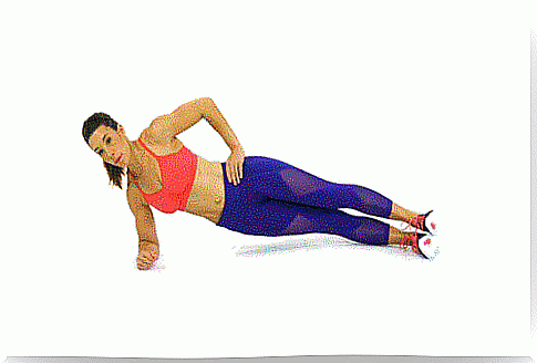 Exercises to remove fat from the armpit such as the board on the side