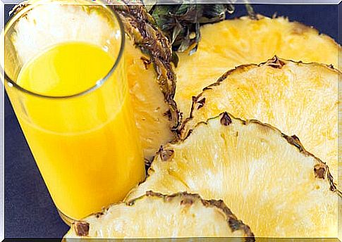 Pineapple juice and fruit for digestion