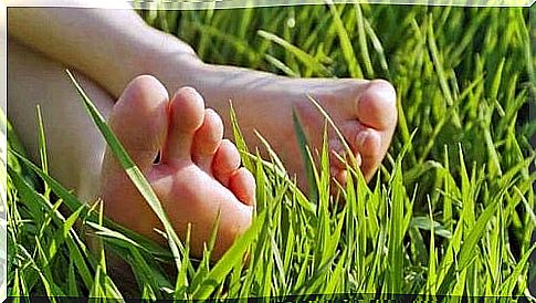 Remedies for tired feet such as barefoot walking