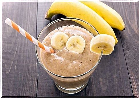 Recipes with turmeric and bananas in a delicious shake